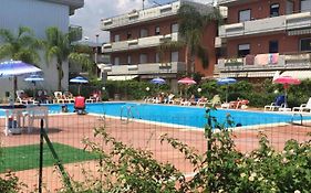 Taormina Mare Piscina Fondachello